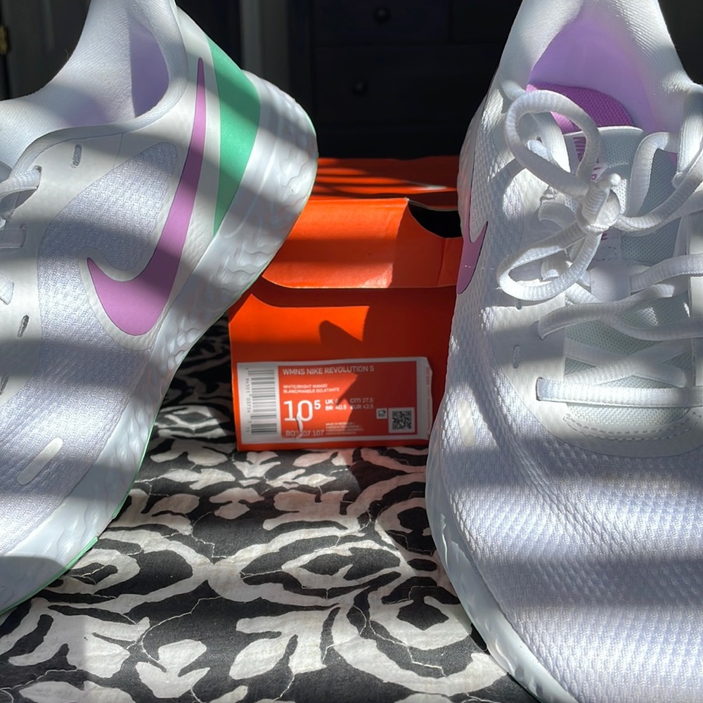 Women’s Size 10 Nike Revolution 5